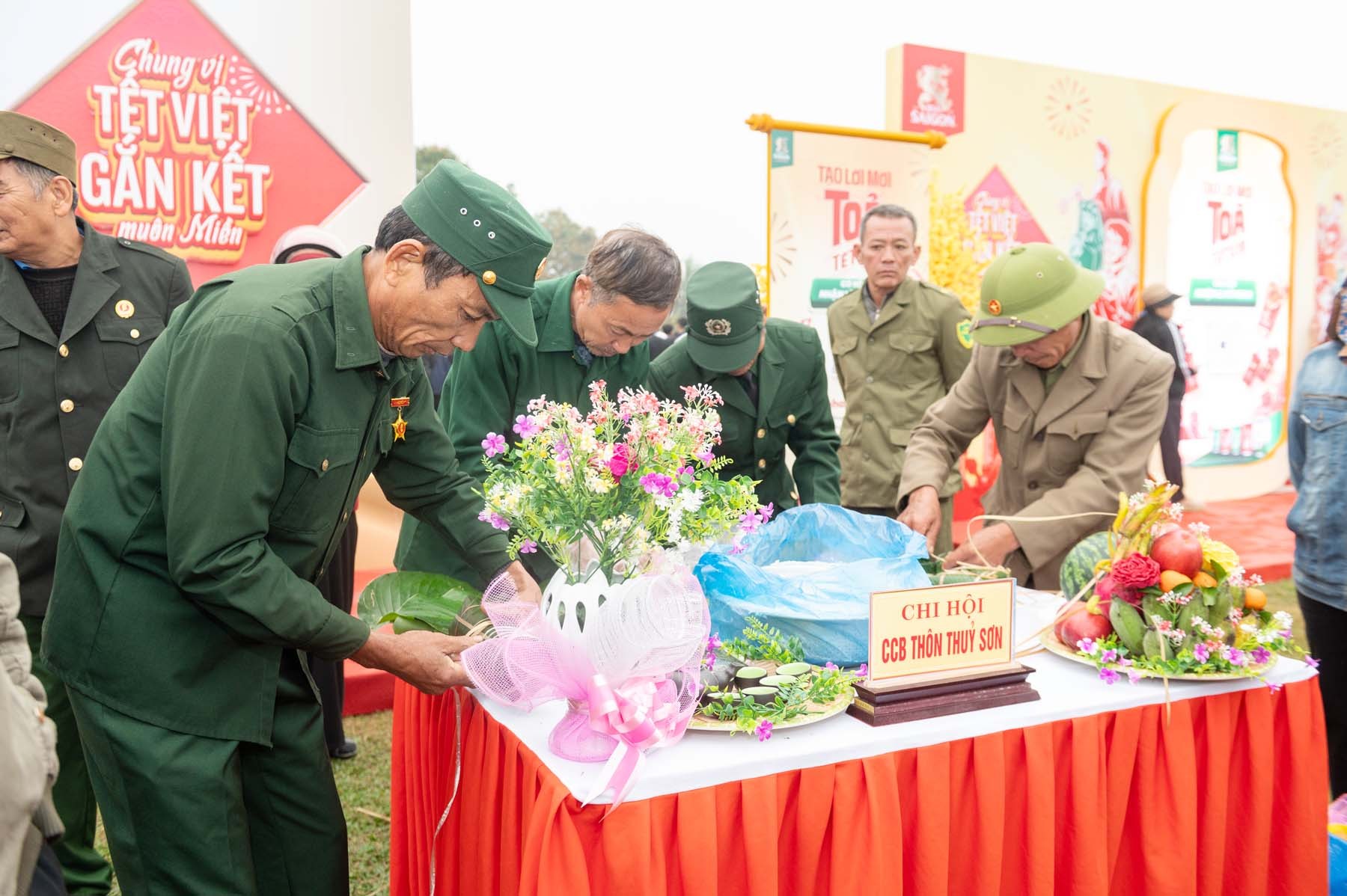 h13-cuu-chien-binh-nghe-an-goi-banh-chung-1770390068.jpg