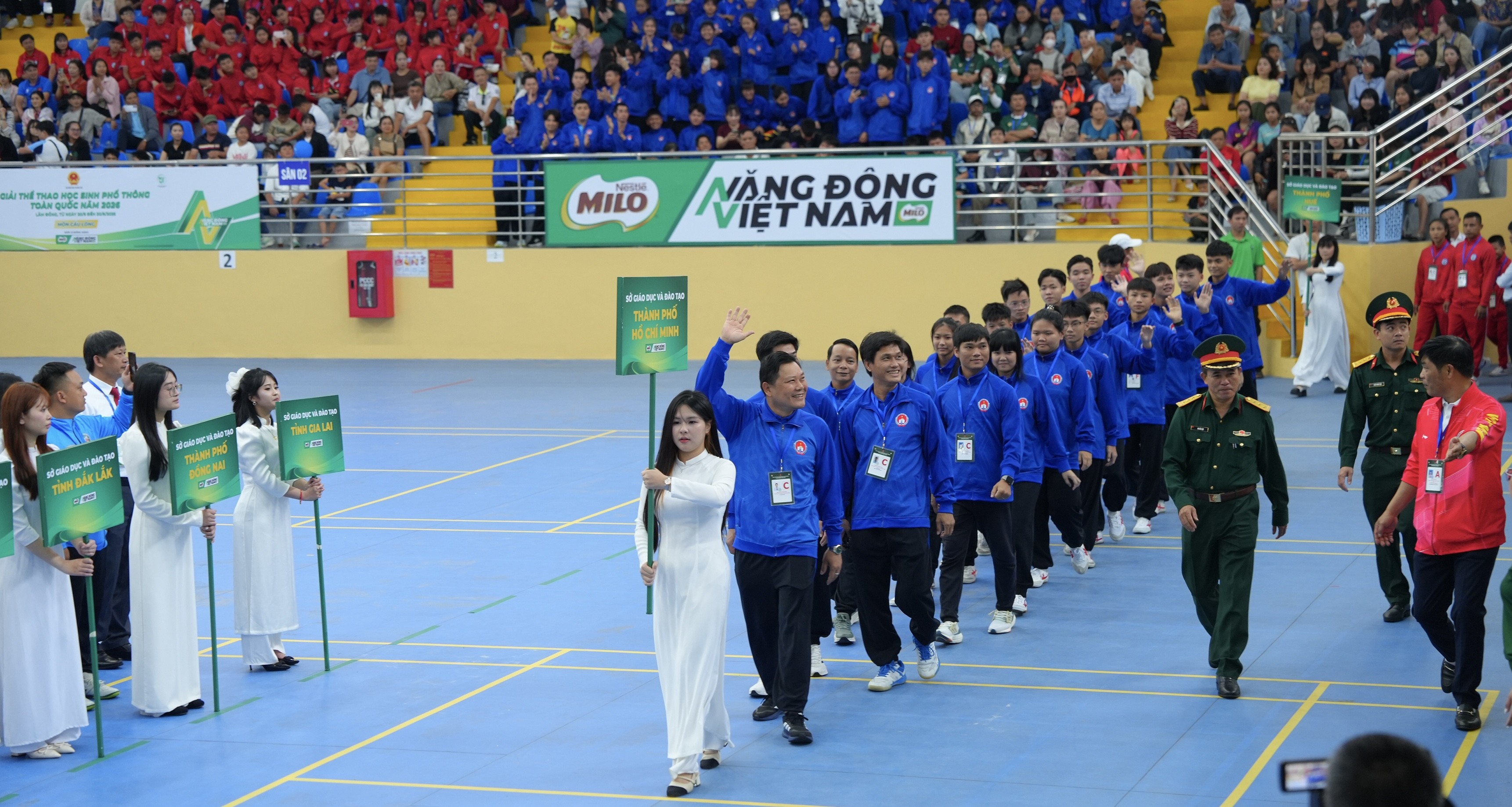 30-doan-the-thao-hoc-sinh-tren-ca-nuoc-quy-tu-tai-buoi-le-khai-mac-1782202261.jpeg