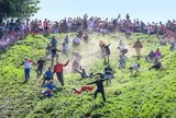 Lăn phô mai: Cuộc đua kỳ quặc và nguy hiểm bậc nhất hành tinh