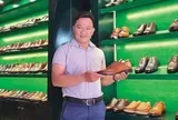 Thương hiệu giày Việt tuyên bố đóng cửa sau 10 năm, CEO đi làm… 'phụ hồ'