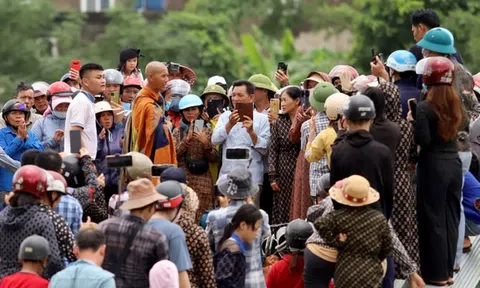 Nguồn cơn khiến ông Thích Minh Tuệ tạm ngưng việc đi khất thực