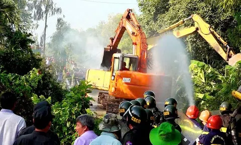 An Giang: Bắt nhóm đối tượng dùng bom xăng chống lại lực lượng công an