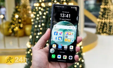 4 mẫu smartphone mới mở bán tại VN trong tháng 12: Smartphone gập mỏng nhất thế giới có làm nên chuyện?