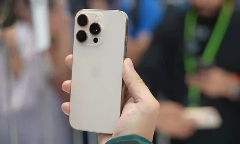 iPhone 16 Pro Max giảm giá mạnh đầu năm 2026