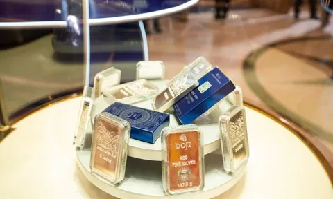 Không cần xếp hàng từ sớm, đây là cách mua bạc nhanh nhất