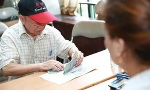 Lương cơ sở dự kiến tăng 8%: Người lao động được thêm gì?