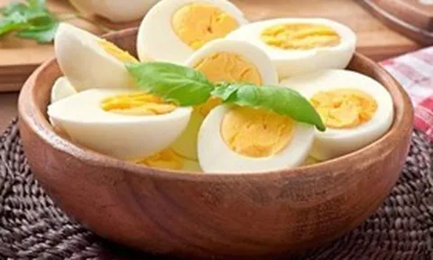Ăn trứng hàng ngày suốt 1 năm, người phụ nữ 63 tuổi nhận tin vui