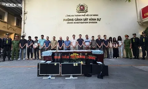 Bắt giám đốc và 16 nhân viên Công ty mua bán nợ Song Long