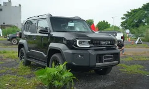 Chi tiết Toyota Land Cruiser FJ giá gần 1,2 tỷ đồng tại Việt Nam