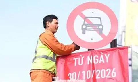 Đổi luồng quanh sân bay Tân Sơn Nhất, nhiều tài xế lúng túng