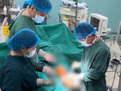 Ca mổ thần tốc cứu đôi chân người phụ nữ sau tai nạn giao thông