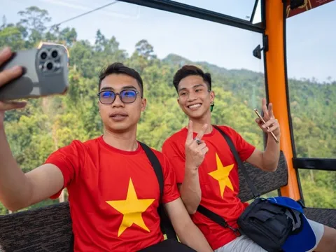 "Biển người" đổ về Đà Nẵng dịp lễ 30/4 – 1/5