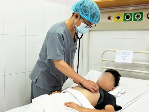 Ngủ li bì hai ngày, cháu bé 13 tuổi nhập viện khẩn cấp