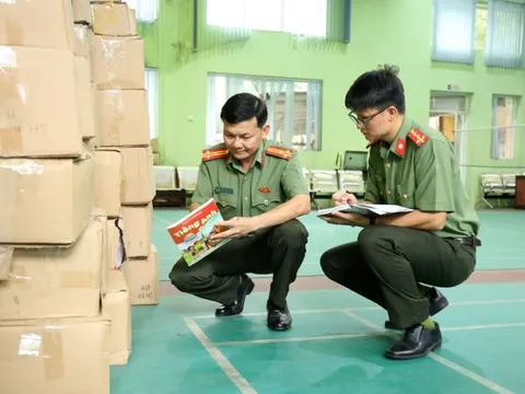 Phá đường dây sản xuất, buôn bán 185.000 cuốn sách tiếng Anh giả