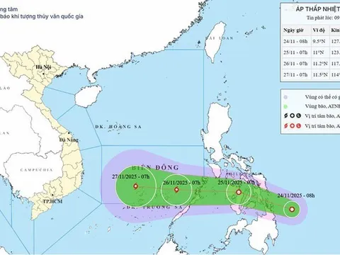 Áp thấp nhiệt đới có thể mạnh thành bão khi vào Biển Đông, hướng về Nam Trung Bộ