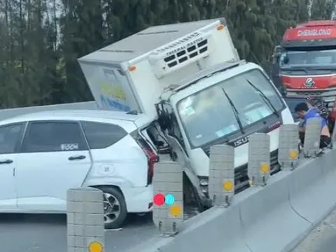 Hiện trường vụ tai nạn liên hoàn trên tuyến cao tốc TPHCM - Trung Lương