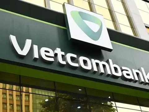 Khách hàng Vietcombank rút tiền, chuyển tiền, nộp tiền tại cửa hàng FPT chú ý biểu phí mới