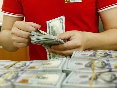 Nhiều điểm thu đổi ngoại tệ ở TPHCM "án binh bất động" trước giờ G