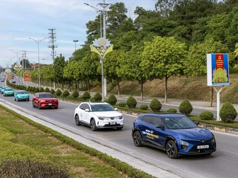 VinFast lập kỷ lục chưa từng có, doanh số bằng tổng 3 đối thủ xếp sau cộng lại