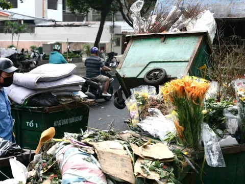 Không có quy định "tiền rác tháng 13" tại TP HCM, sao vẫn thu, không đóng gần như không được?