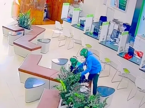 Công an cảnh báo thủ đoạn cướp ngân hàng, tiệm vàng