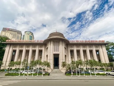 Thị trường tiền tệ tuần qua: NHNN bơm mới cho hệ thống ngân hàng gần 230.000 tỷ, giá đô la tự do tăng nóng