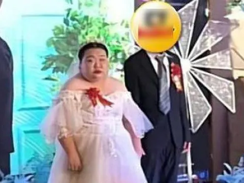 Chú rể 23 cưới vợ 43 tuổi, biểu cảm trong đám cưới gây bất ngờ