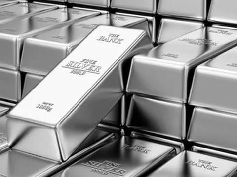 Giá bạc hôm nay (18/3): Giá bạc trong nước lao dốc, thế giới duy trì đà đi ngang