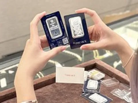 Giá bạc giảm sau khi ông Donald Trump cảnh báo sẽ 'mang địa ngục' đến cho Iran