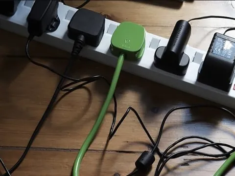 Rất nhiều gia đình dùng ổ cắm điện nhiều lỗ và dây nối dài nhưng hầu như đều dùng sai cách