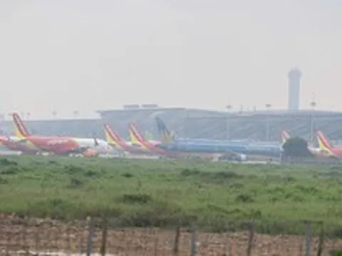 Vì sao vé máy bay không tránh khỏi áp lực tăng giá?