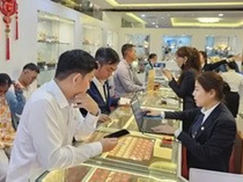 Tối 12-4, giá vàng miếng SJC thấp hơn vùng đỉnh trên 18 triệu đồng, chưa vội mua vào?