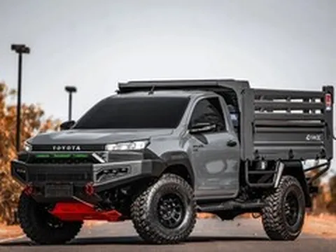 Bản độ Toyota Hilux thành xe ben tự đổ gây chú ý nhờ tính thực dụng
