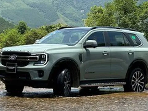 Ford Everest thêm bản máy xăng 300 mã lực, giá về Việt Nam hơn 1,6 tỷ đồng