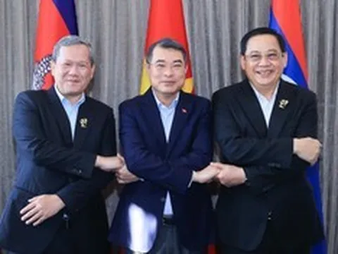 3 Thủ tướng Việt Nam - Campuchia - Lào ăn sáng làm việc
