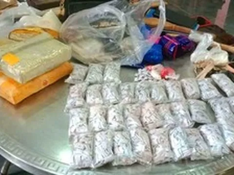 Phá đường dây ma túy xuyên quốc gia, thu giữ 23 kg ma túy cùng 1 khẩu súng