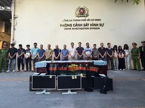 Bắt giám đốc và 16 nhân viên Công ty mua bán nợ Song Long