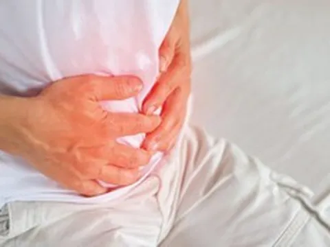 Đau bụng liên tục suốt 3 tháng, người đàn ông 70 tuổi sốc nặng khi phát hiện bí mật "đáng sợ"