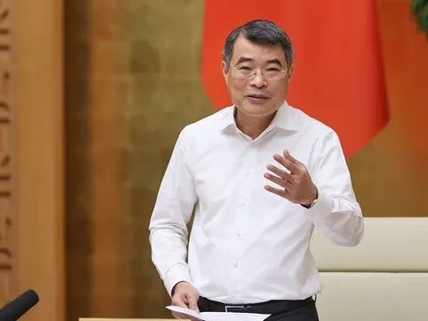 Thủ tướng: Tạm thời giữ ổn định giá dịch vụ y tế, giáo dục