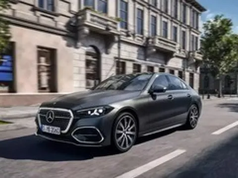 Tin xe 20/8: Mercedes-Benz C-Class 2027 thêm AI và loạt công nghệ mới