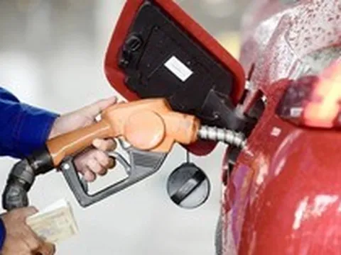 Thị trường xăng dầu sắp ‘thanh lọc’: Petrolimex, PVOIL đang nắm 67% thị phần sẽ ra sao?