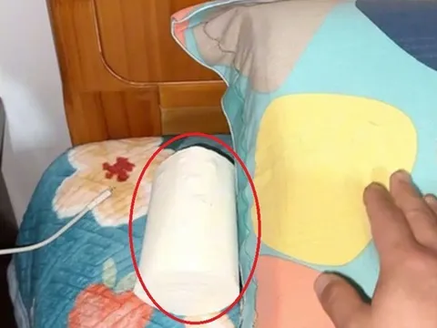 Lý do không nên để giấy vệ sinh ở đầu giường