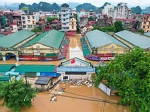 Mưa lớn dồn dập, Lạng Sơn chìm trong nước lũ nhìn từ trên cao