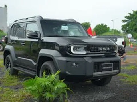 Chi tiết Toyota Land Cruiser FJ giá gần 1,2 tỷ đồng tại Việt Nam
