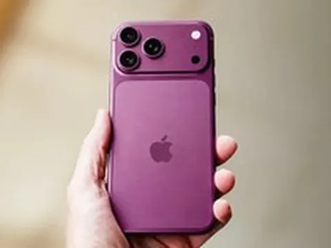 Video thực tế iPhone 18 Pro Max màu Dark Cherry lộ diện ngay trước giờ G