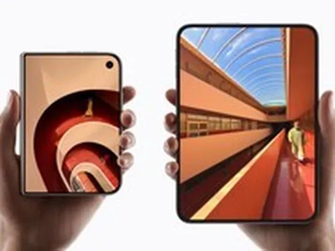 iPhone màn hình gập đầu tiên của Apple ra mắt, Samsung mỉa mai: “Hâm nóng lại đồ thừa của chúng tôi”