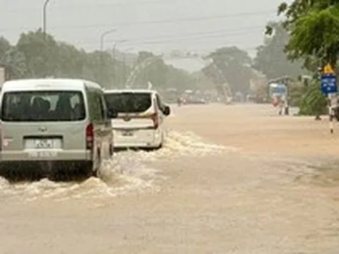 Mưa lớn ở Nghệ An, nhiều tuyến đường ngập sâu, giao thông chia cắt