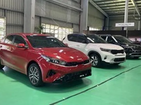 Lãi suất vay mua ô tô gần 20%/năm, người mua xe 'toát mồ hôi'