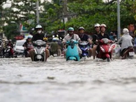 Triều cường sông Sài Gòn vượt đỉnh lịch sử, nhiều tuyến phố ngập sâu