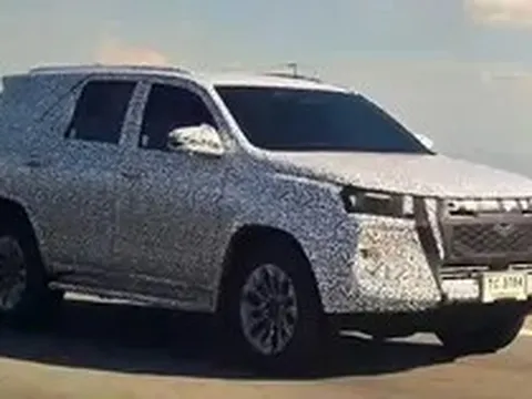 Tin xe 19/10: Toyota Fortuner, Kia Sonet lộ diện thế hệ mới trên đường thử